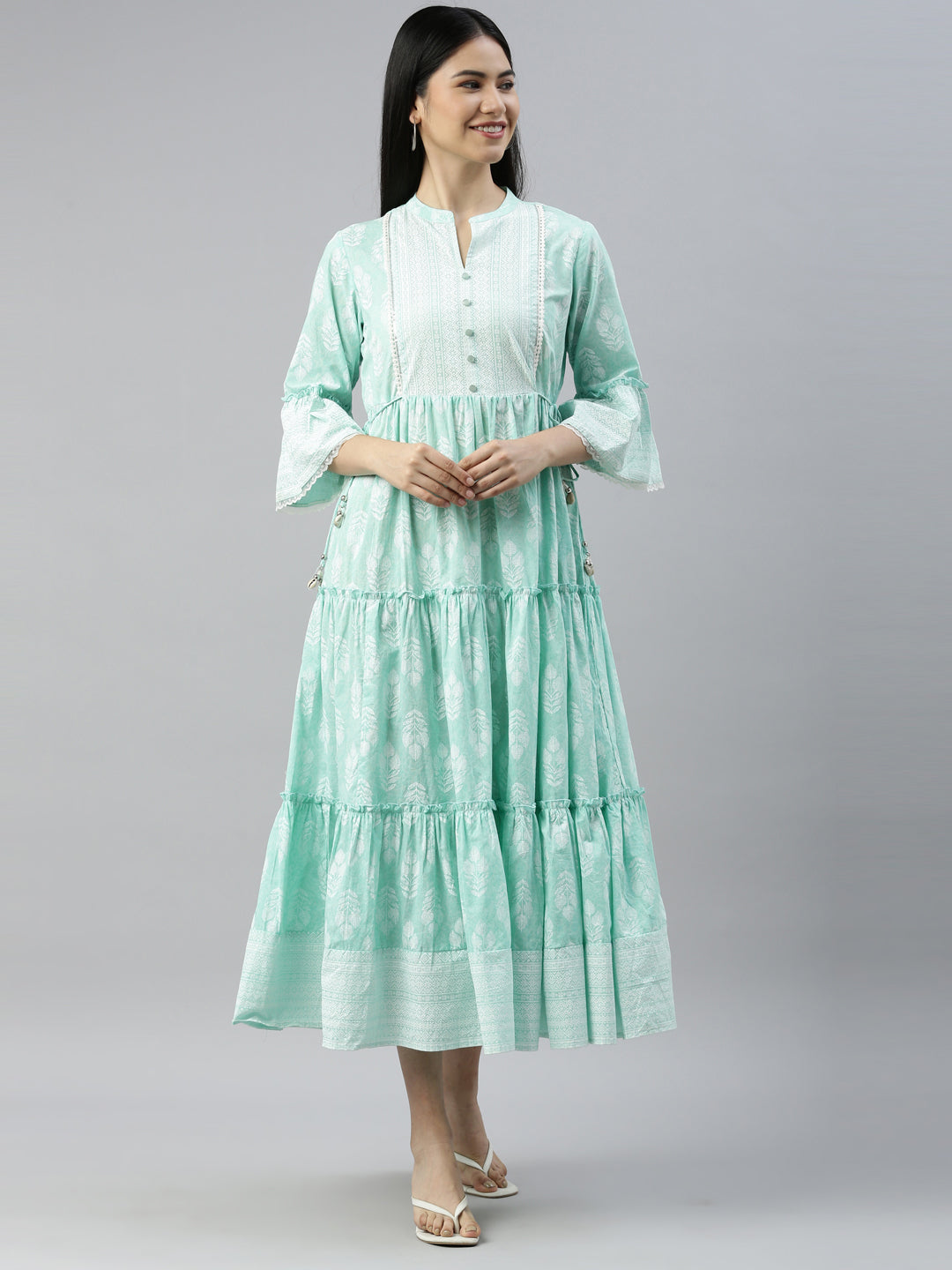 Neerus Green cotton solid kurta - front view