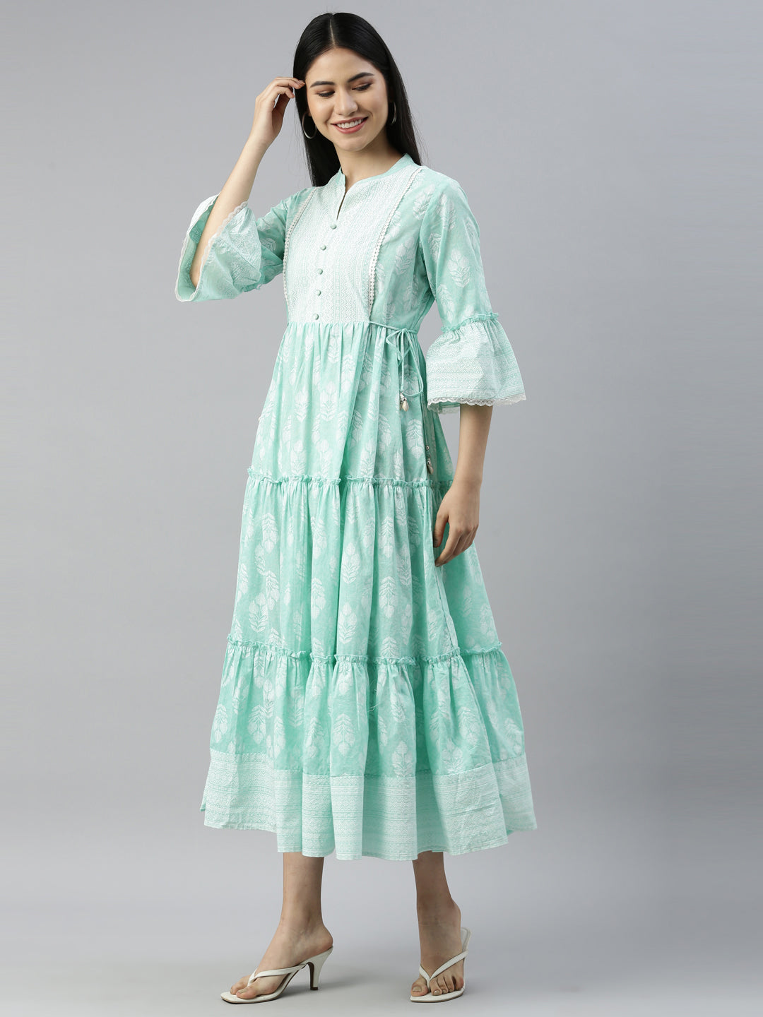 Neerus Green cotton solid kurta - back view