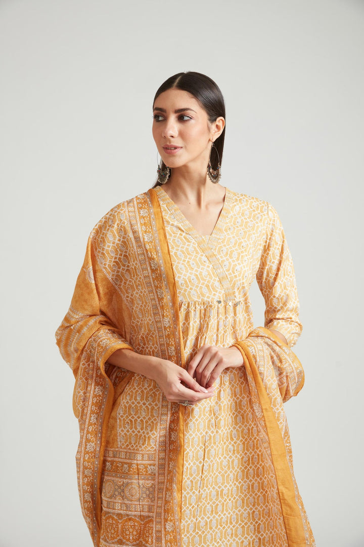 Neerus Yellow muslin straight kurta set - detail view 3