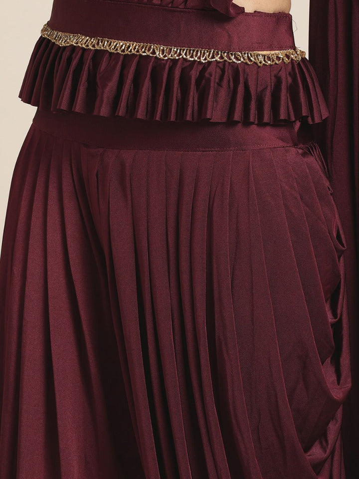Neerus Maroon georgette solid saree with blouse - side view