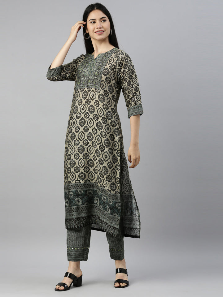 Neerus Black muslin straight suit set - side view