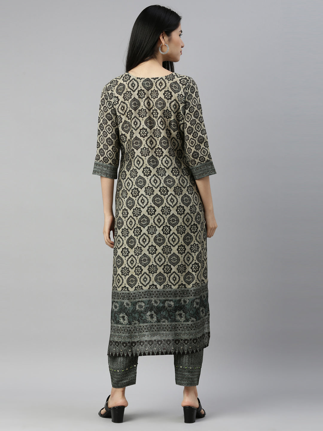 Neerus Black muslin straight suit set - detail view 2