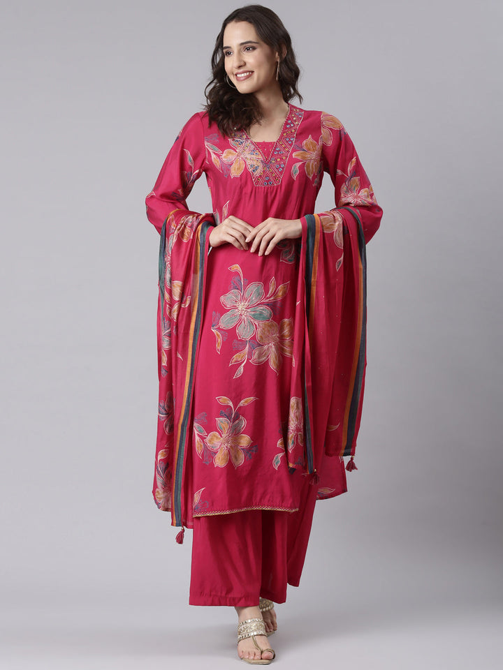 Neerus Pink silk printed suit set - detail view 2