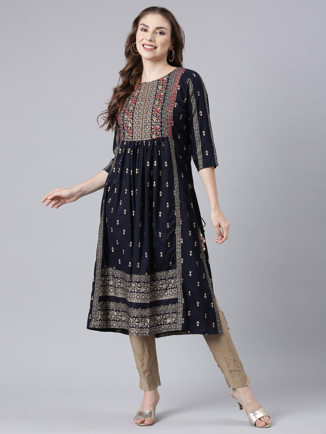 Neerus Blue floral printed straight kurta - detail view 3