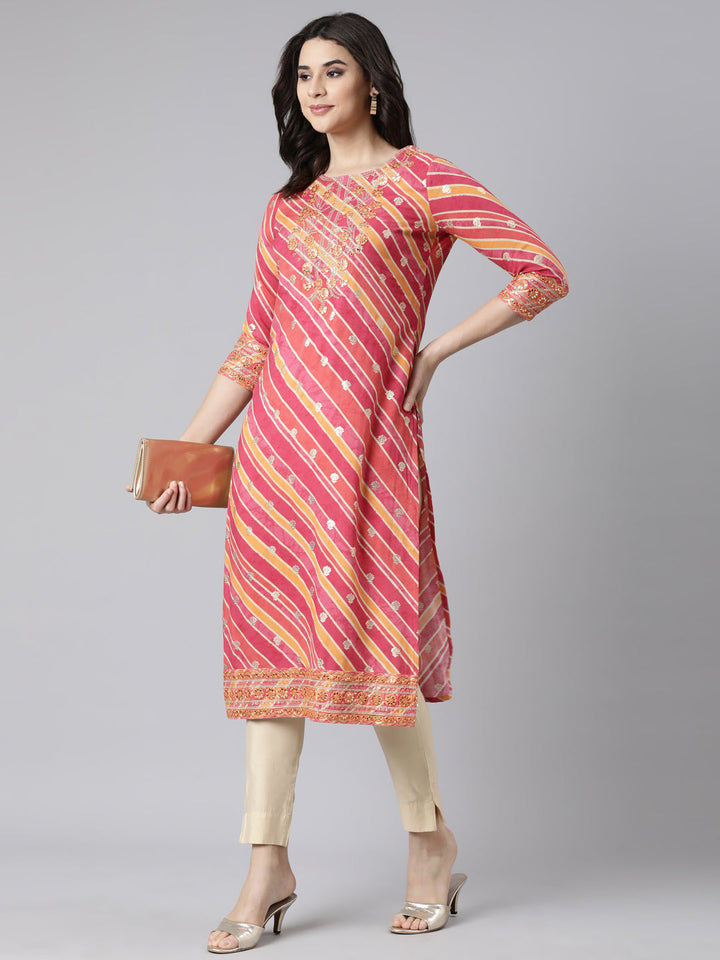 Neerus Pink rayon printed straight kurti panelled - detail view 2