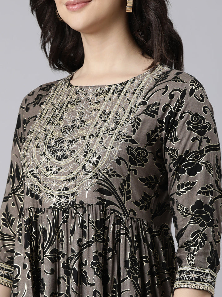 Neerus Black cotton printed floral flared maxi dress - detail view 1