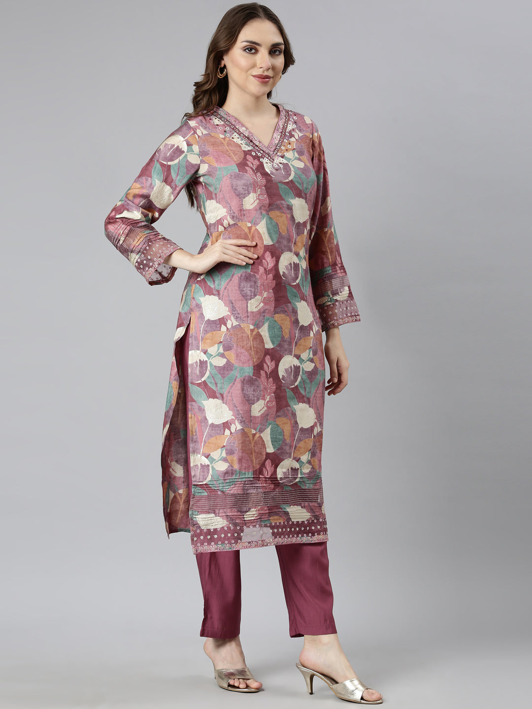 Neerus Pink printed floral suit set - back view