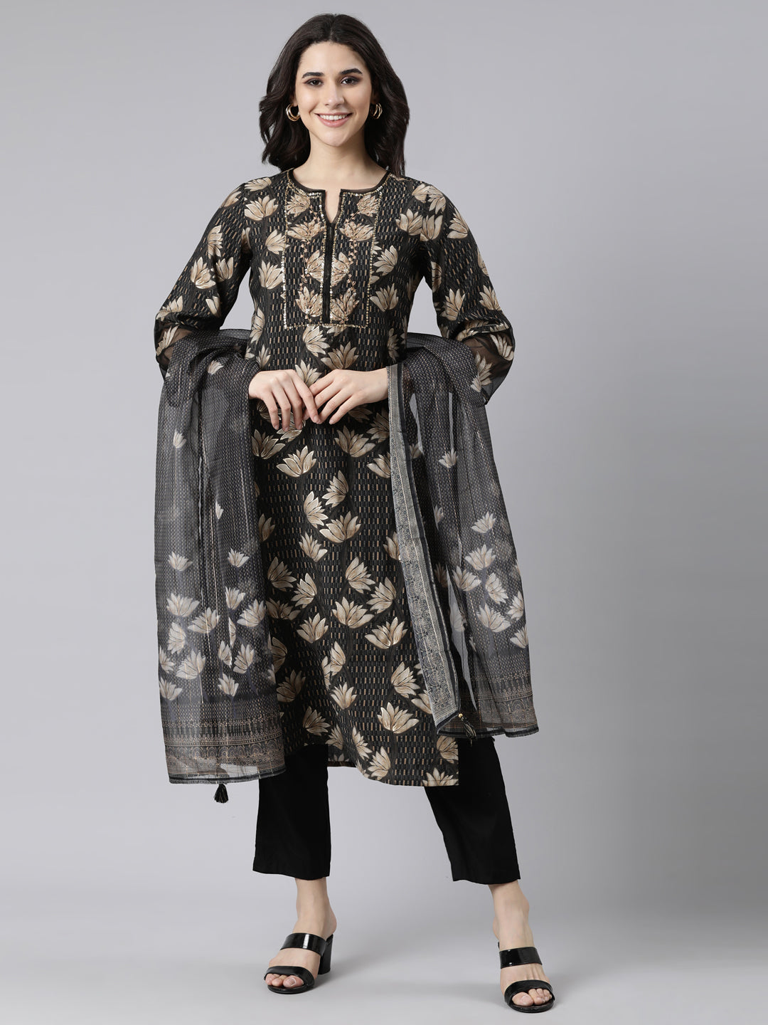 Neerus Black printed floral suit set - front view