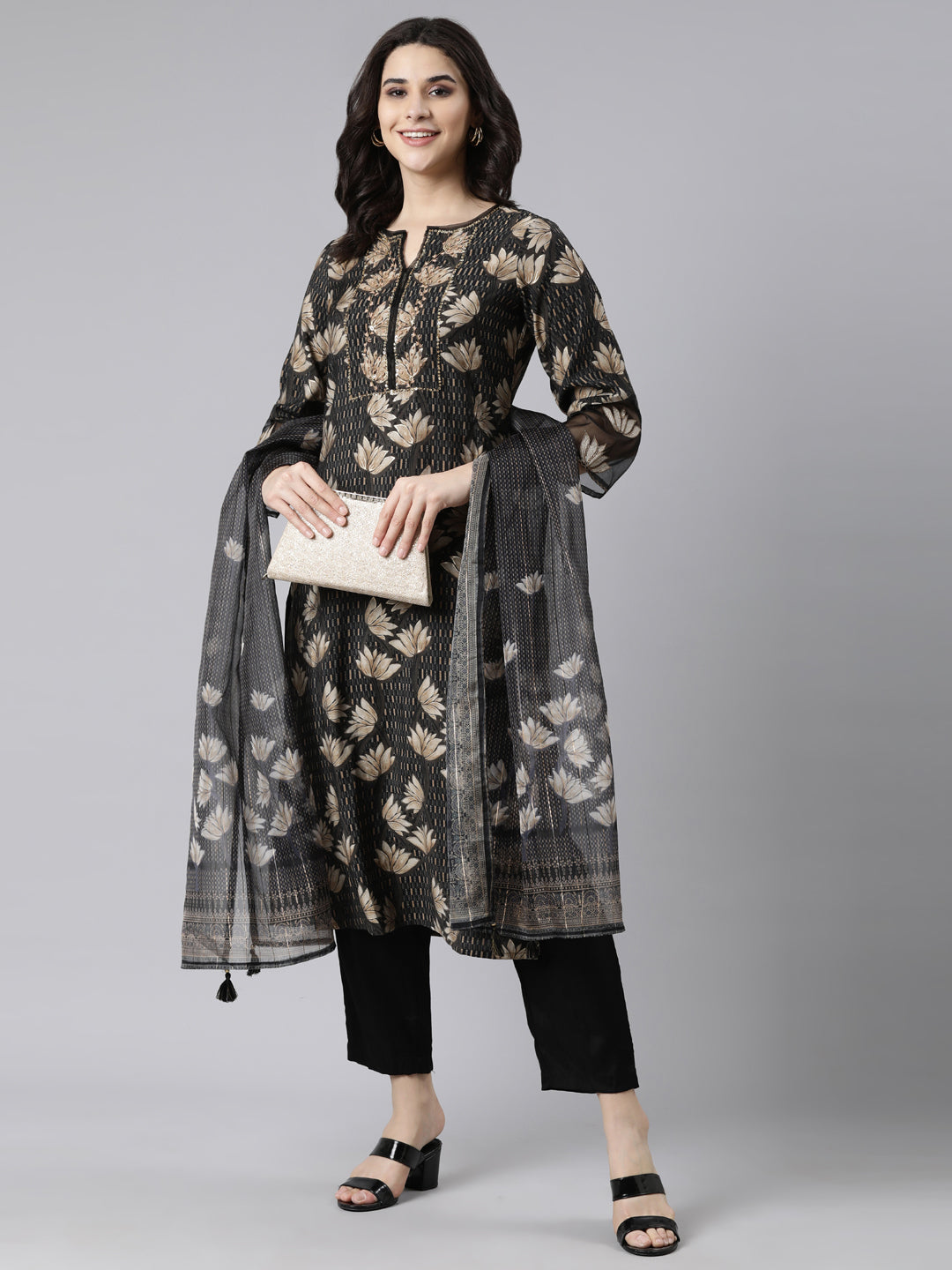 Neerus Black printed floral suit set - detail view 2