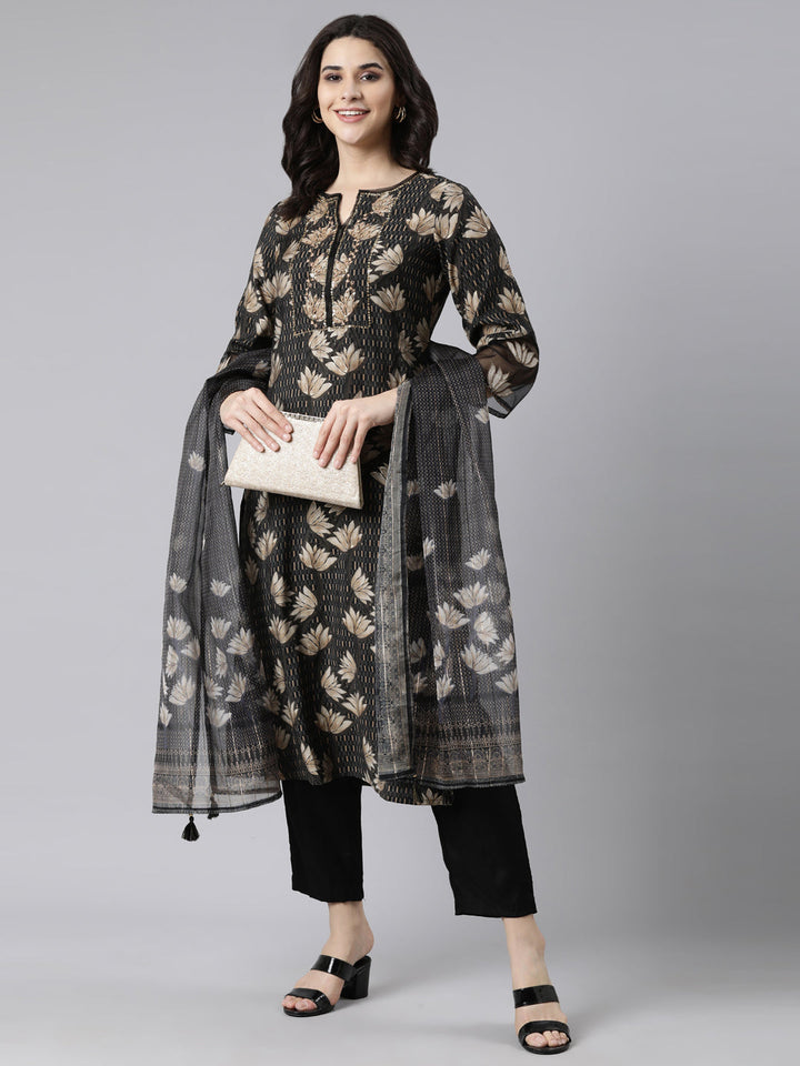 Neerus Black printed floral suit set - detail view 2