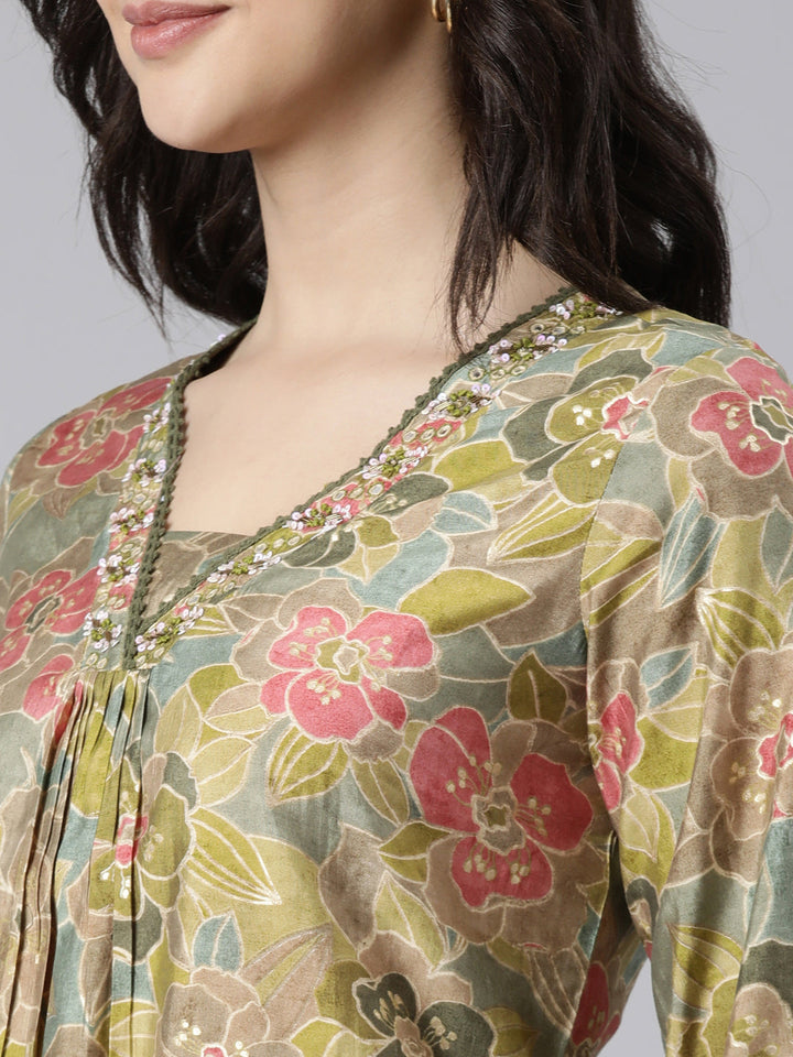 Neerus Green printed floral suit set - detail view 1