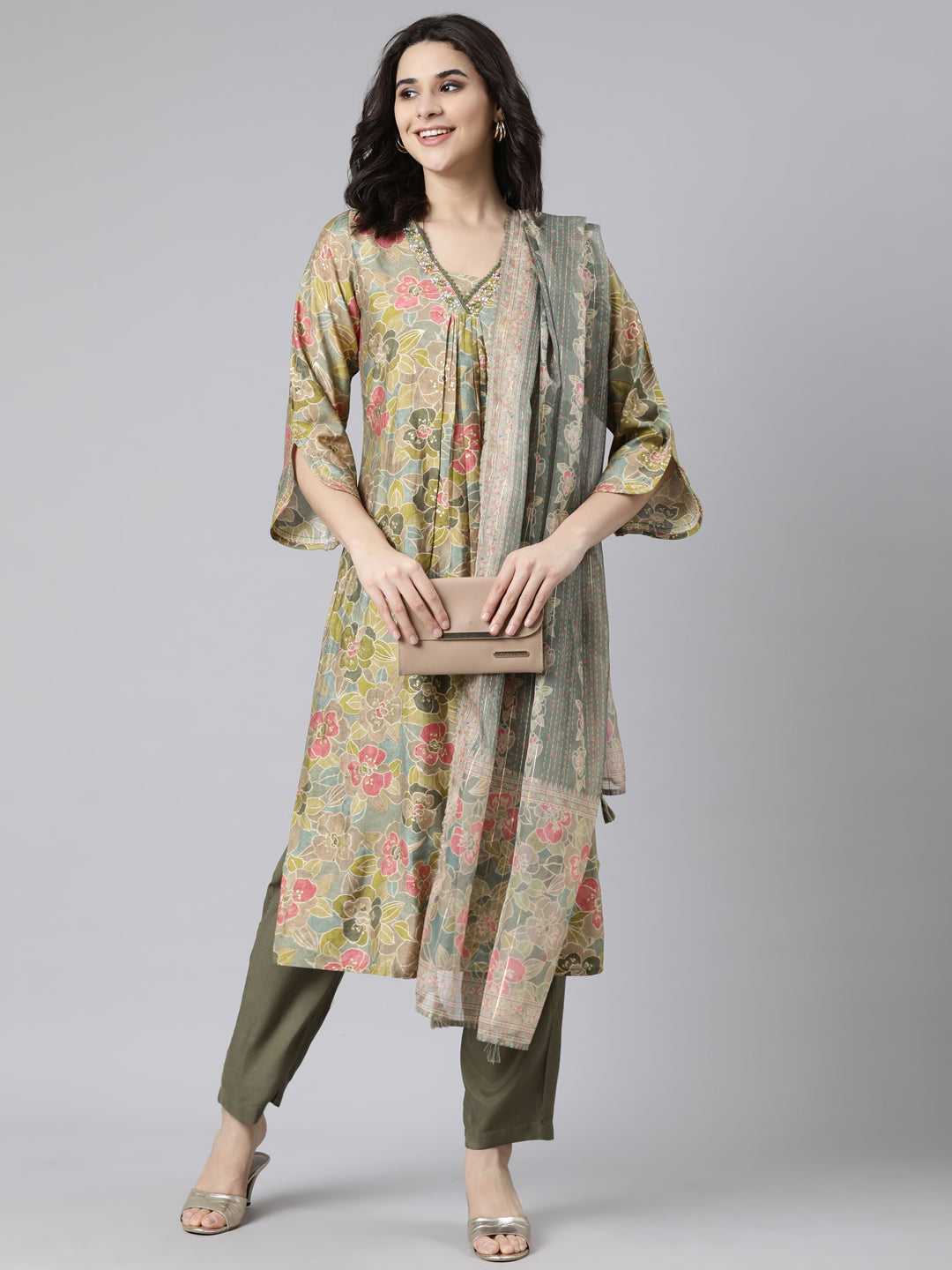 Neerus Green printed floral suit set - detail view 2