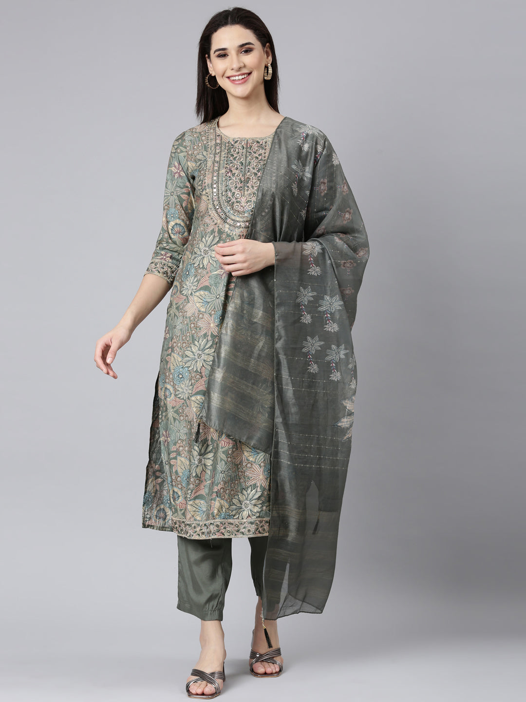 Neerus Green printed floral straight suit set - detail view 2