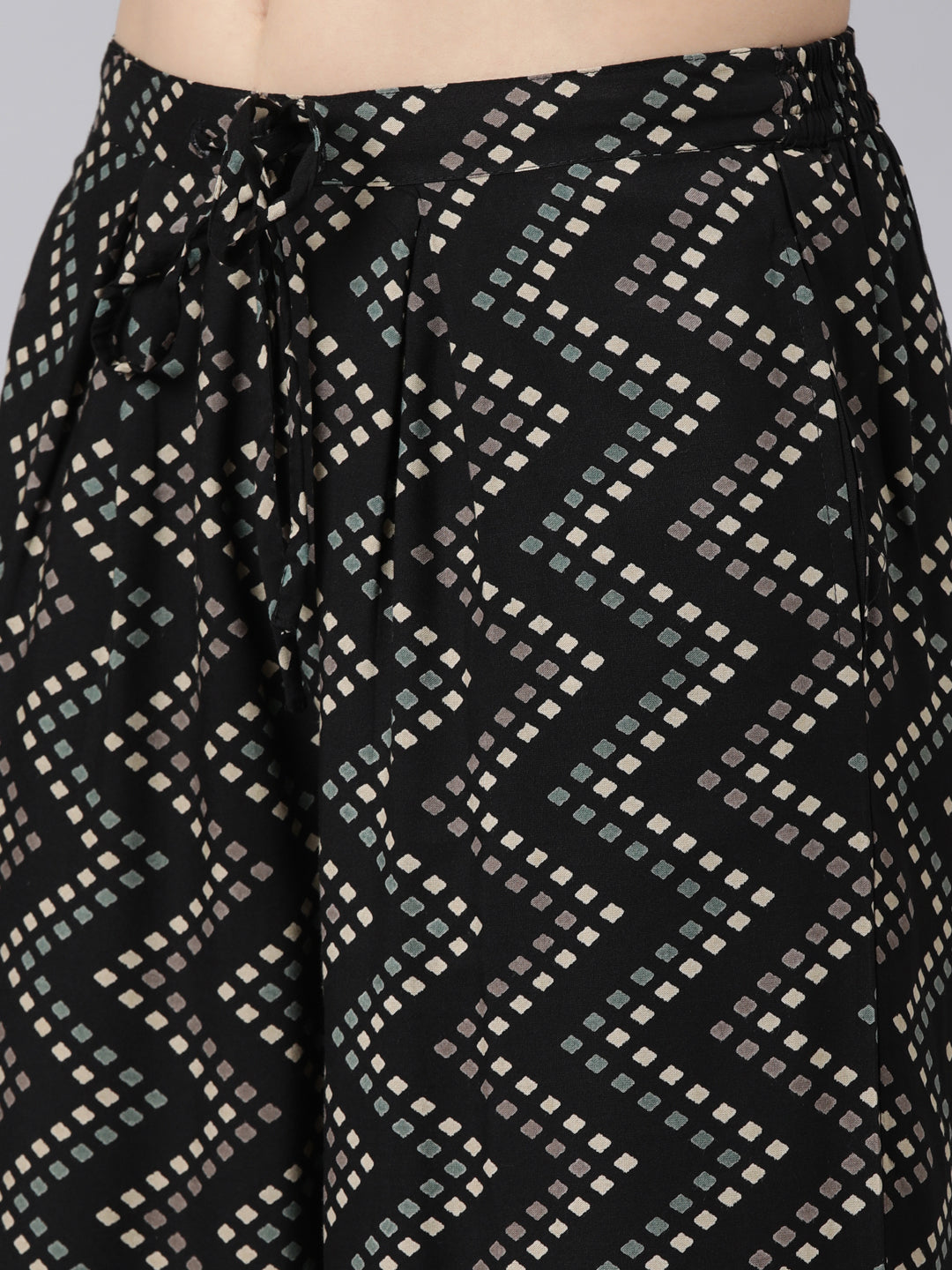 Neerus Black quirky printed straight suit set - detail view 3
