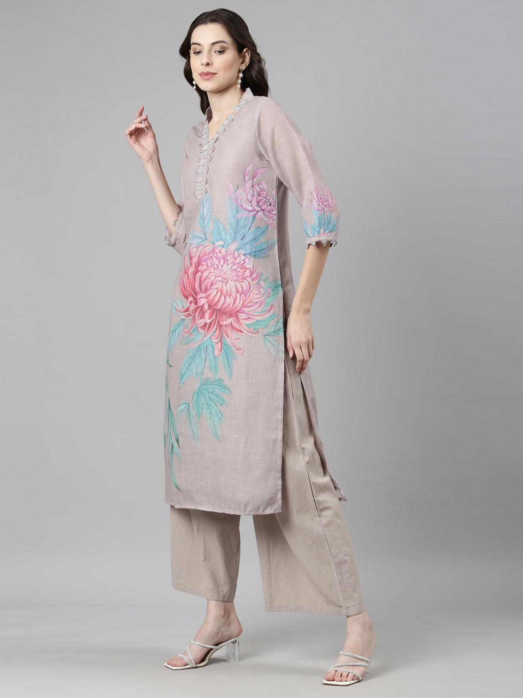 Neerus Grey slub cotton printed suit set - back view