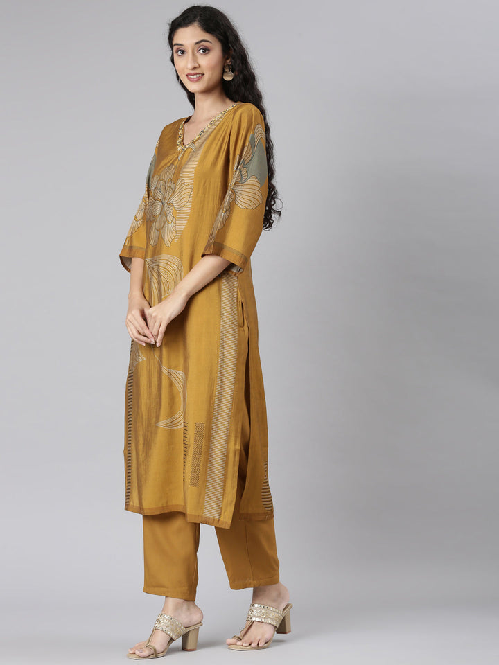Neerus Gold printed floral suit set straight kurta with trouser and dupatta - back view