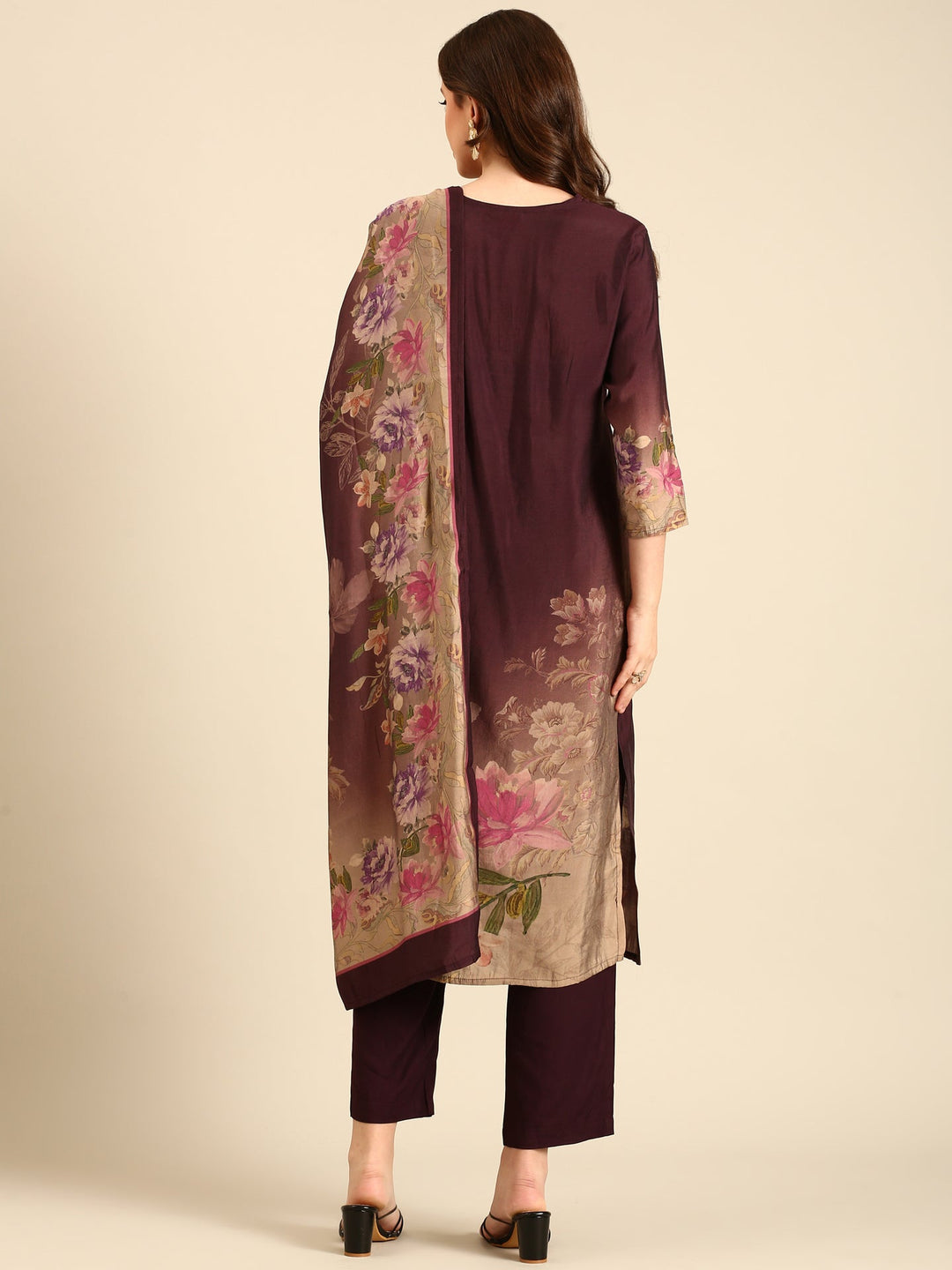 Neerus Maroon muslin solid suit set - side view