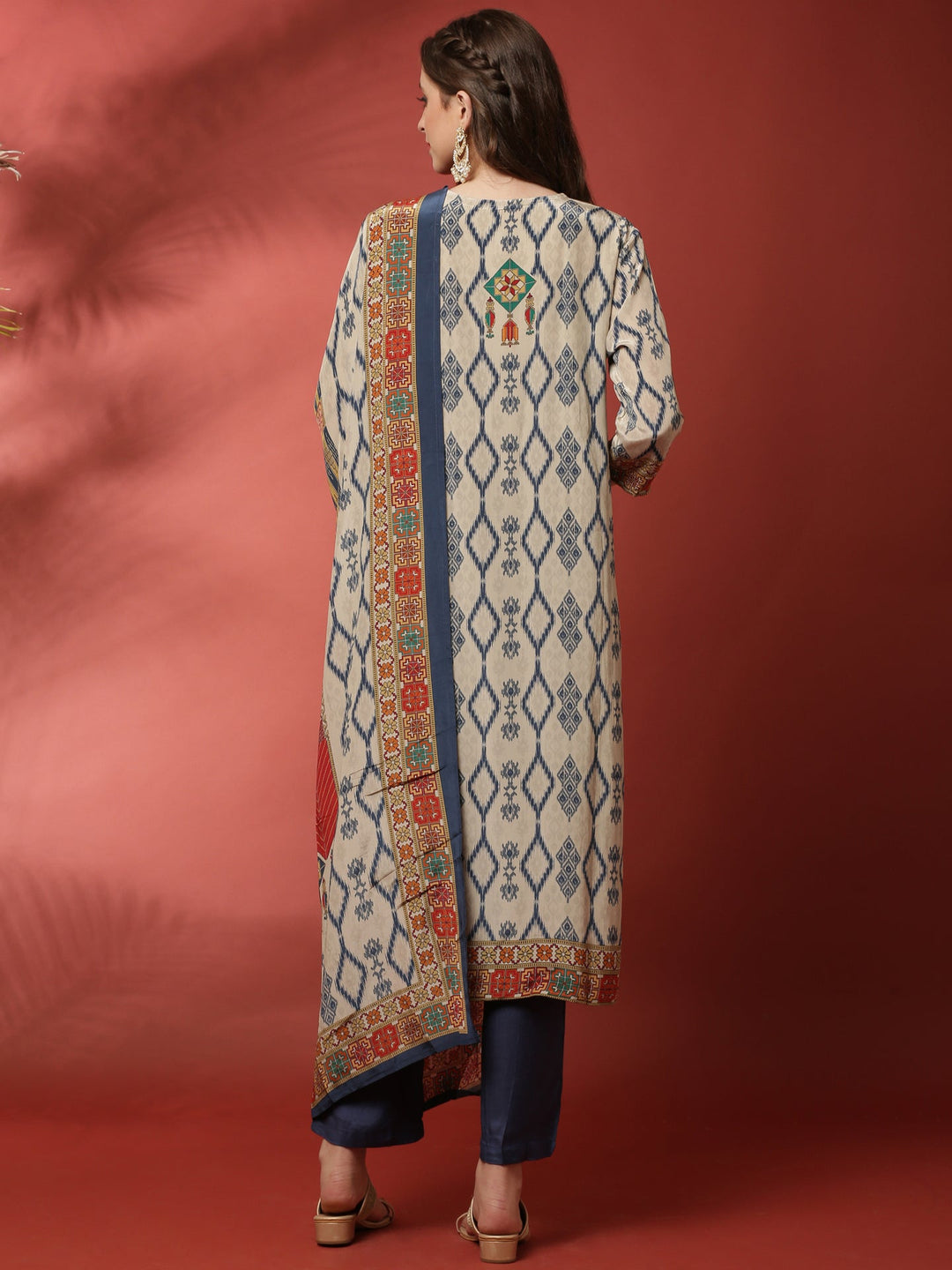 Neerus Grey crepe ikat printed suit set - side view