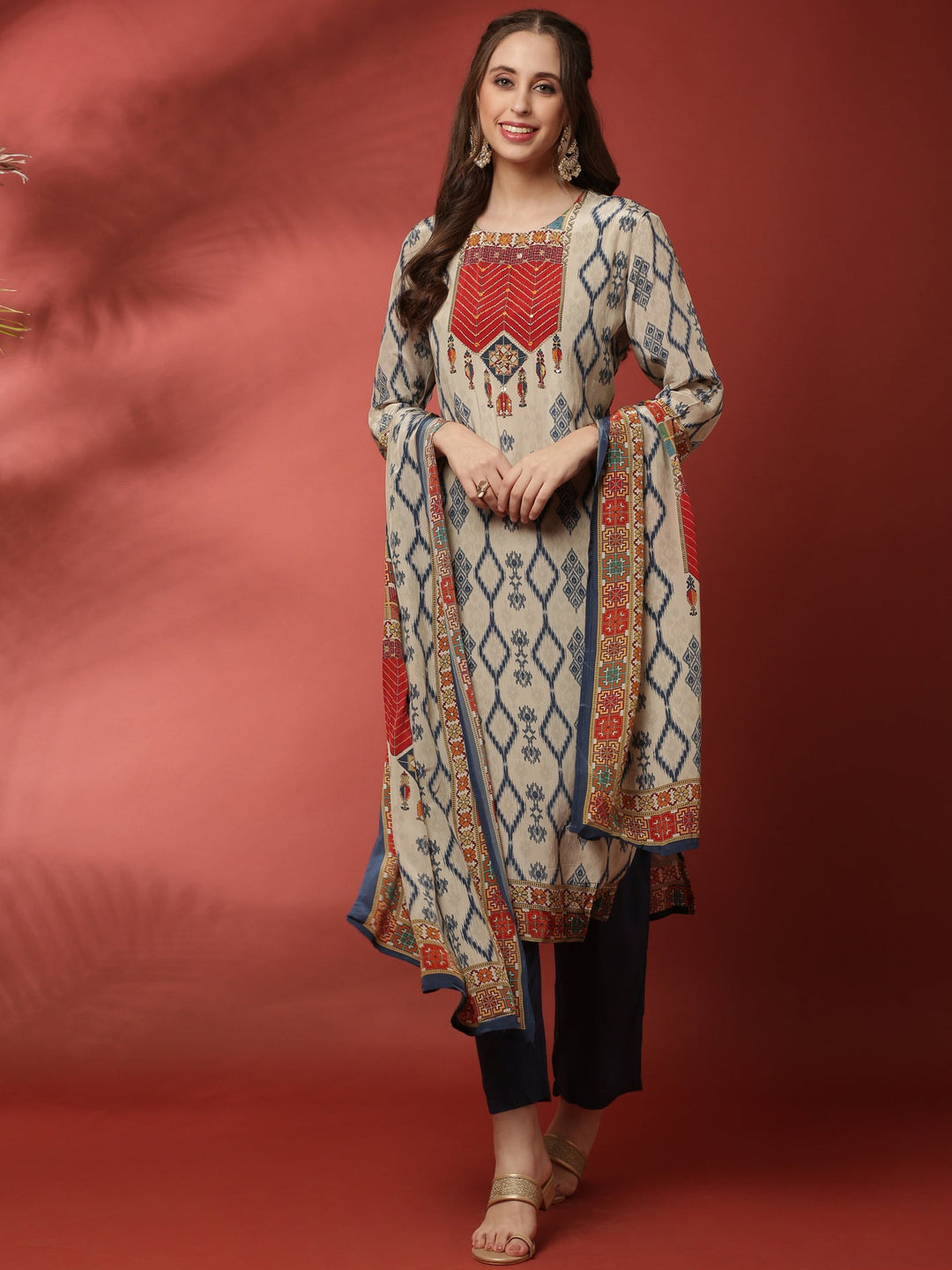 Neerus Grey crepe ikat printed suit set - detail view 2