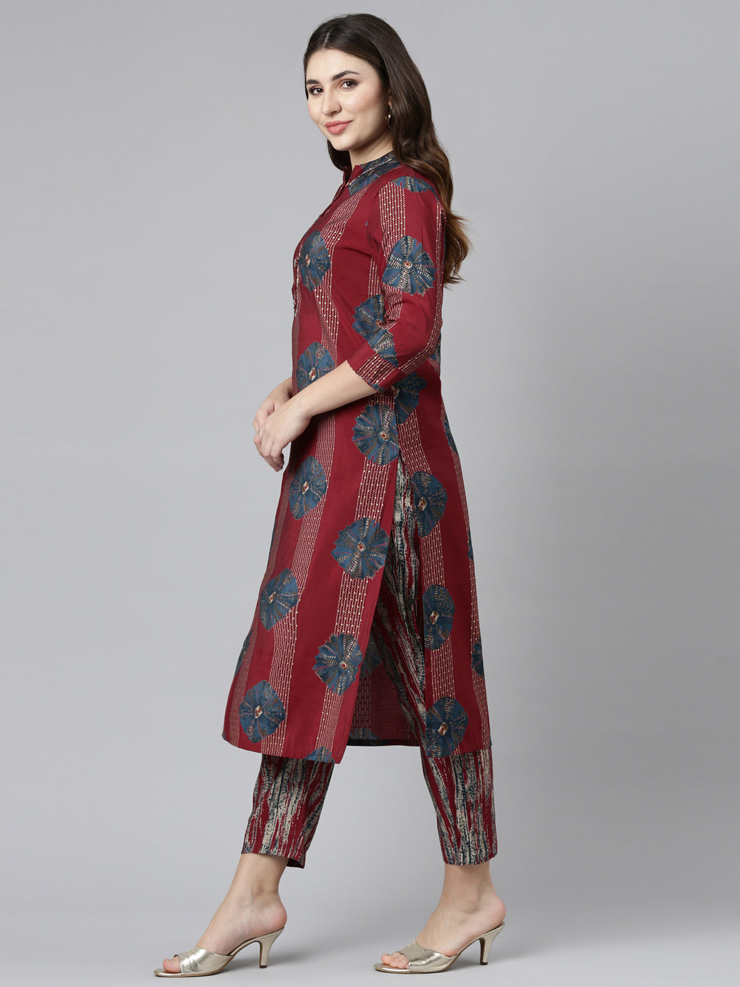 Neerus Maroon printed straight kurta set - back view