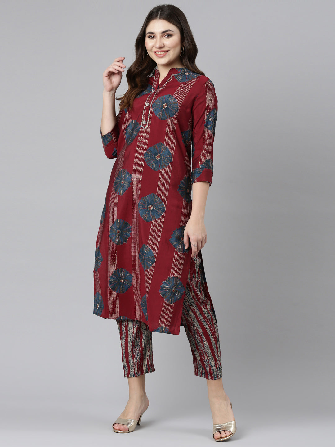 Neerus Maroon printed straight kurta set - detail view 2