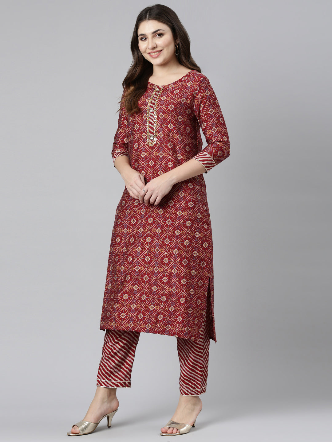 Neerus Maroon printed straight kurta set - detail view 2