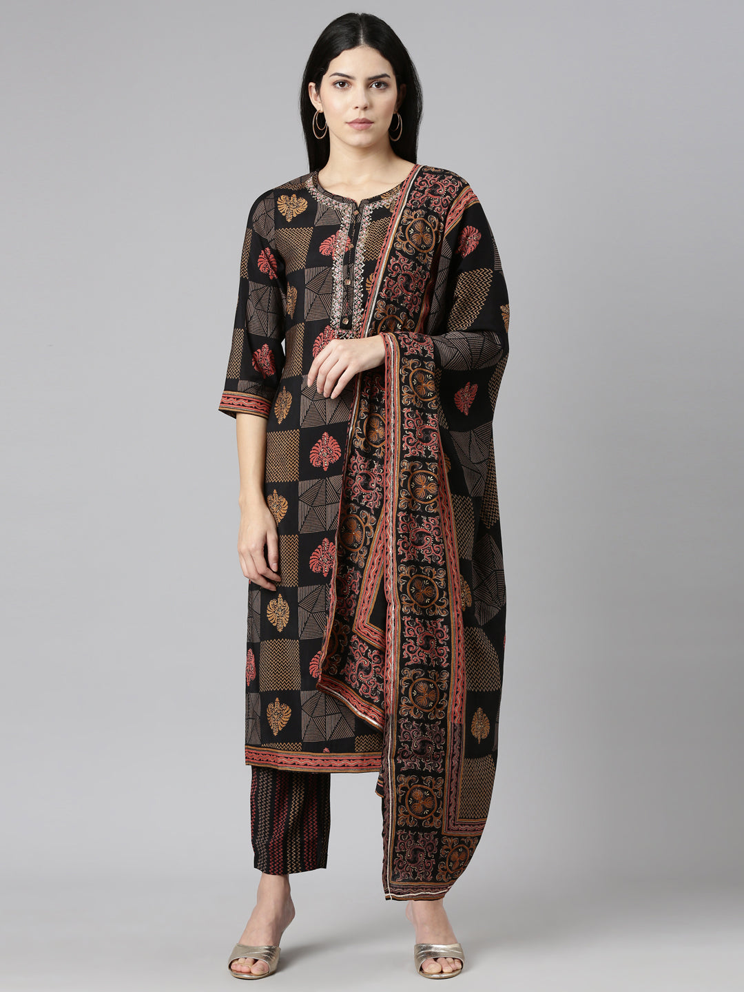 Neerus Black printed straight suit set - front view