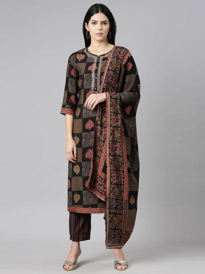 Neerus Black printed straight suit set - front view