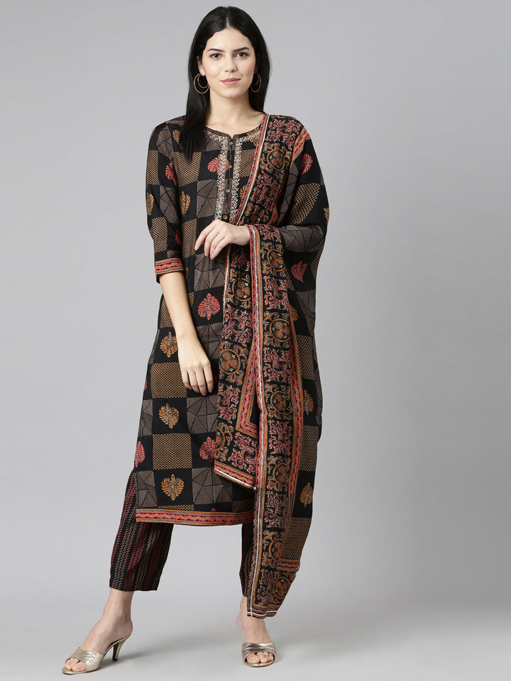 Neerus Black printed straight suit set - detail view 2