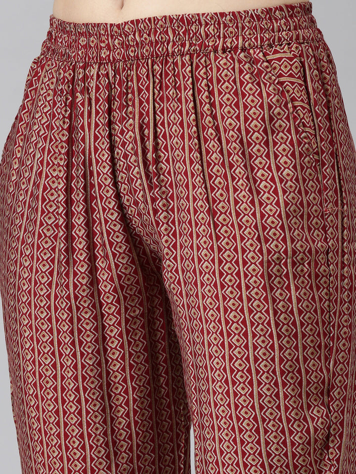Neerus Maroon printed straight kurta set - detail view 3