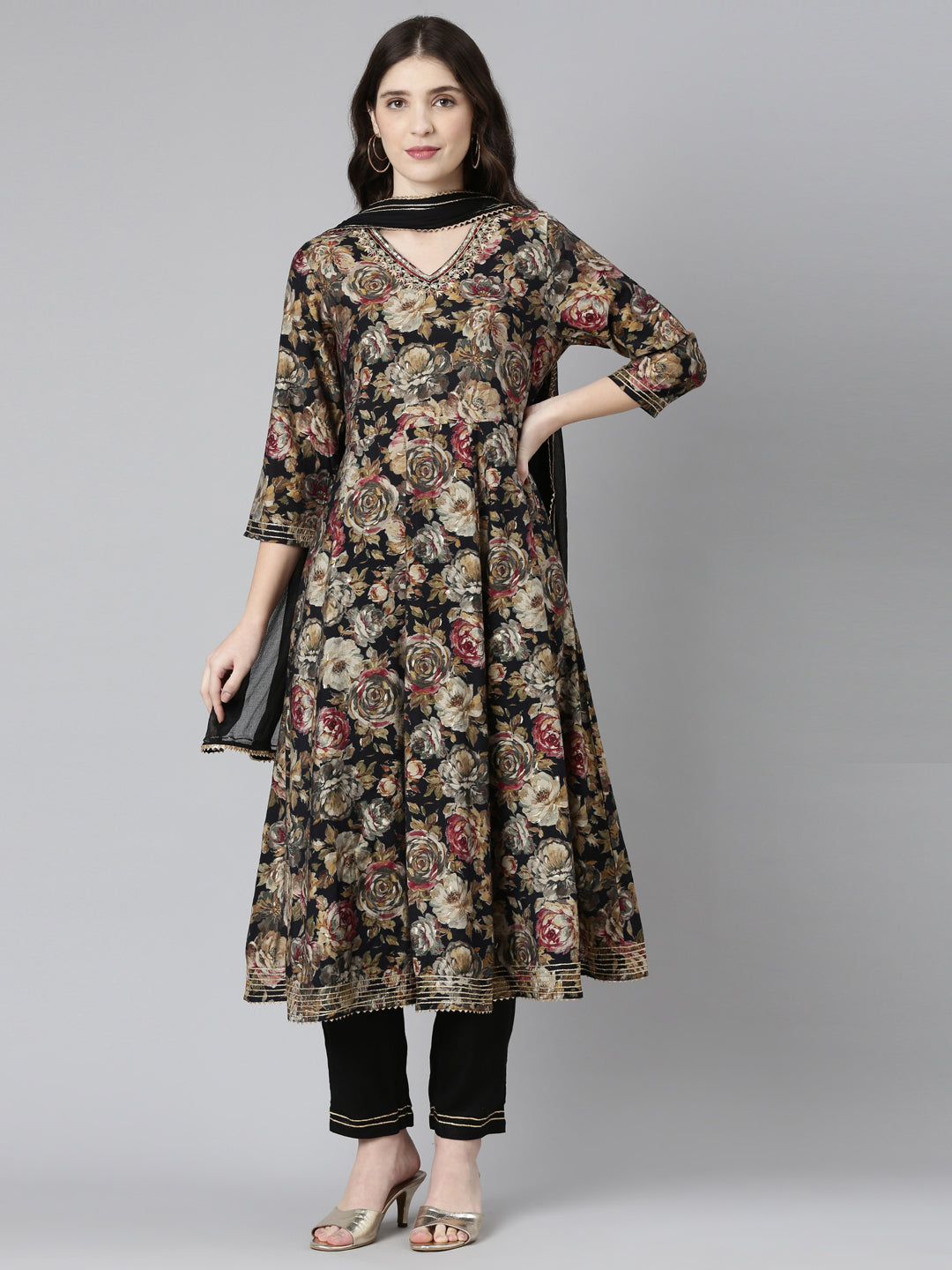 Neerus Black printed straight suit set - front view