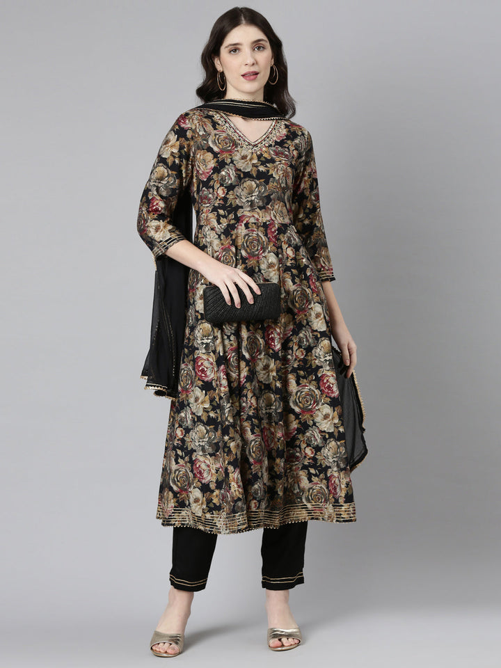 Neerus Black printed straight suit set - detail view 2