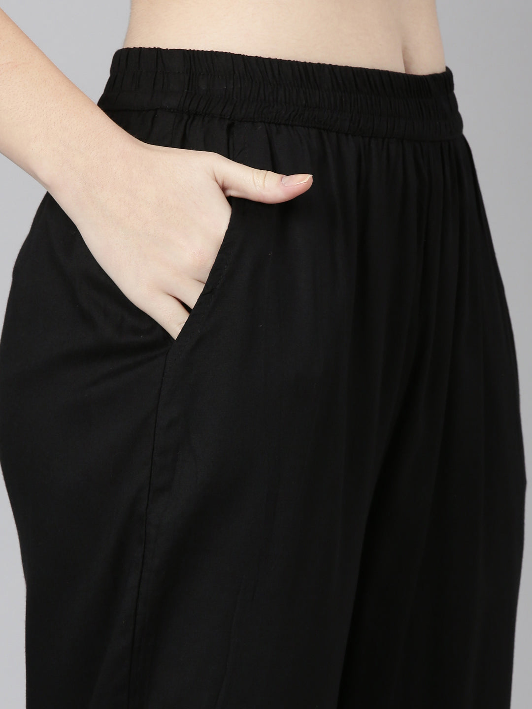 Neerus Black printed straight suit set - detail view 3