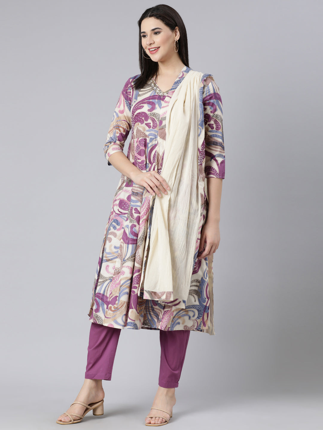 Neerus Multi printed panelled straight suit set - detail view 3