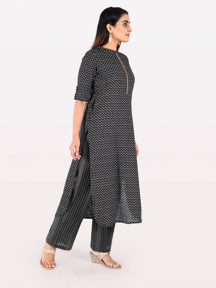 Neerus Black slub cotton printed kurta set - back view