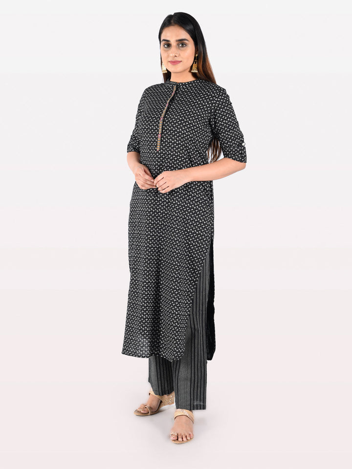 Neerus Black slub cotton printed kurta set - side view
