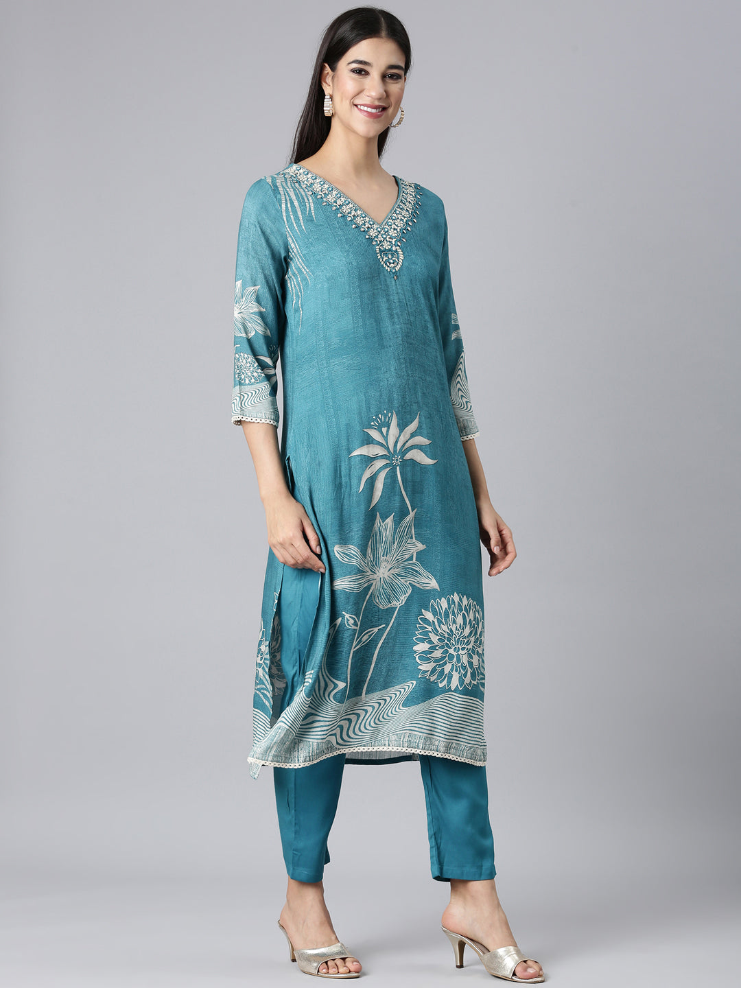 Neerus Green Viscose Rayon Printed Suit Set - detail view 2