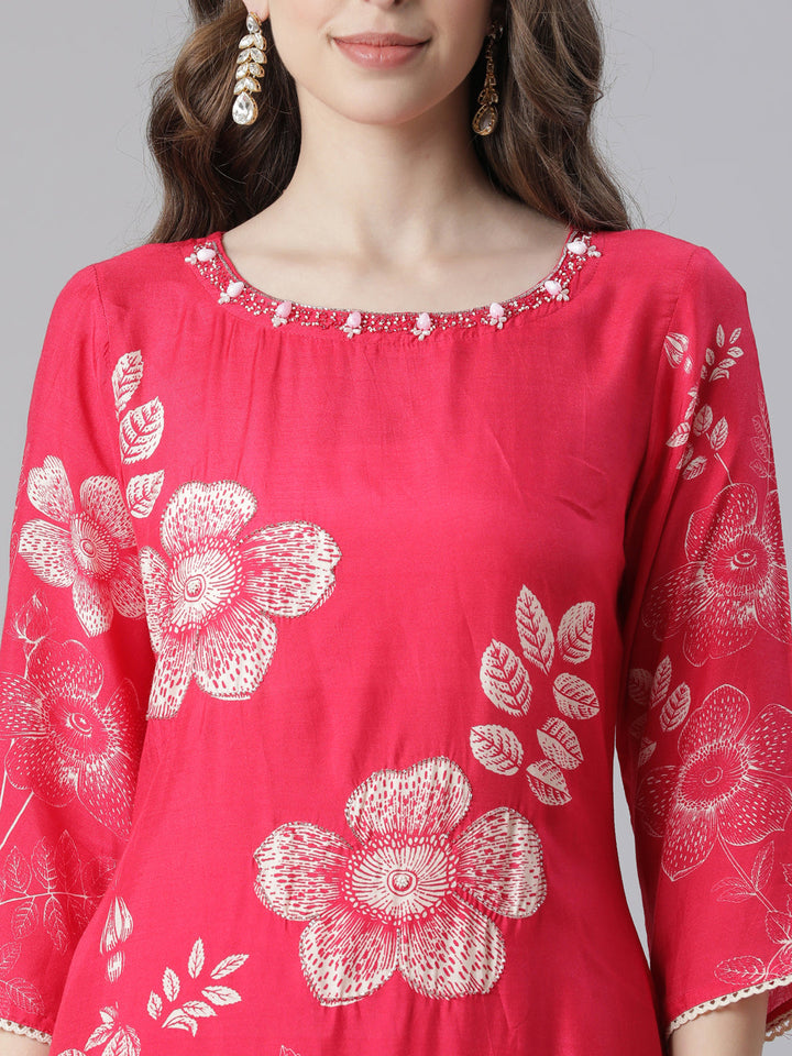 Neerus Red cotton printed suit set - back view