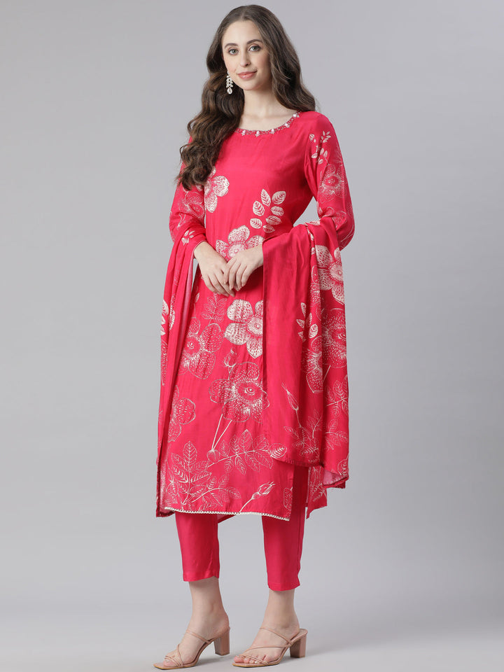 Neerus Red cotton printed suit set - detail view 2