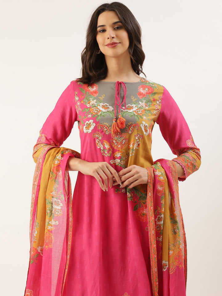 Neerus Pink muslin printed suit set - detail view 3