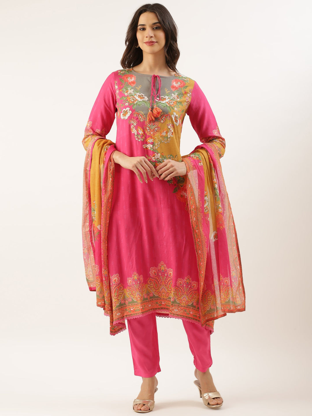 Neerus Pink muslin printed suit set - back view