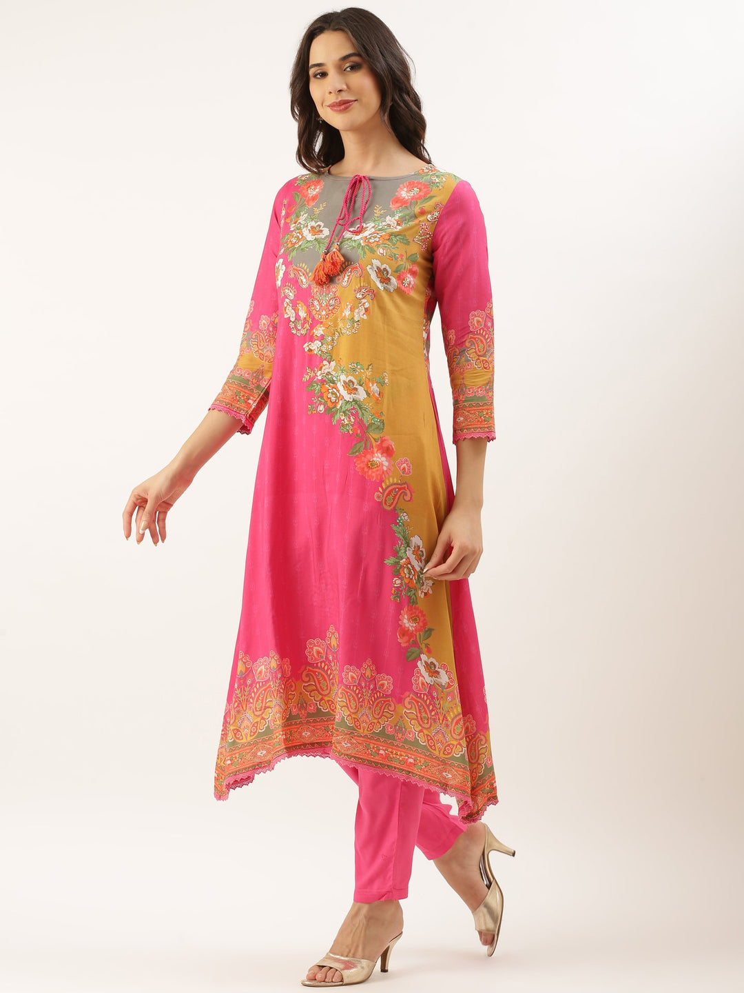 Neerus Pink muslin printed suit set - side view