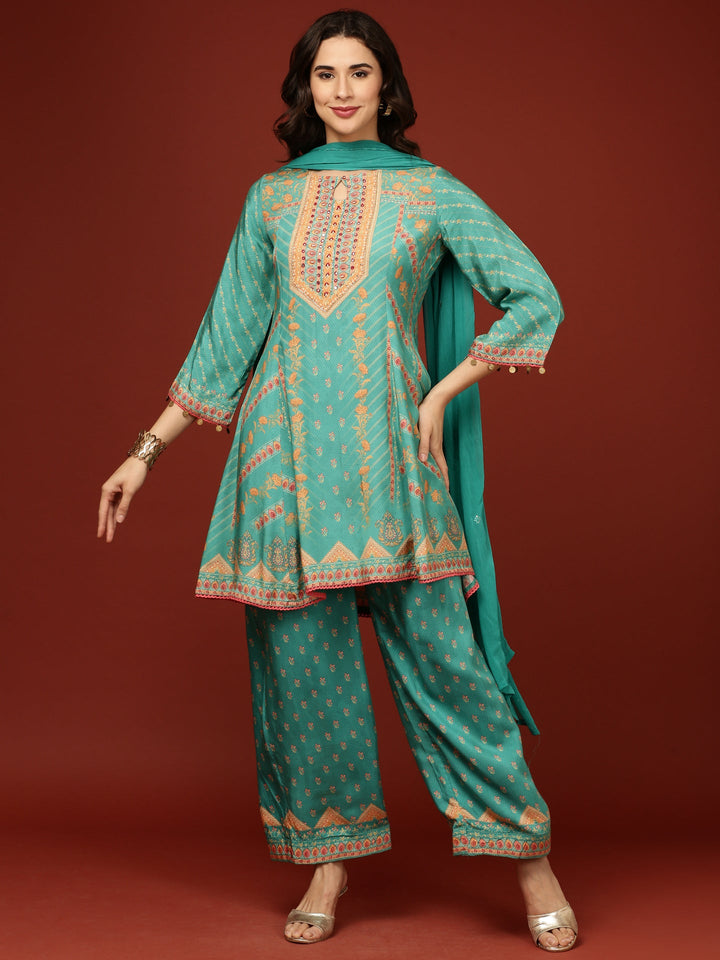 Neerus Green crepe printed suit set - detail view 2