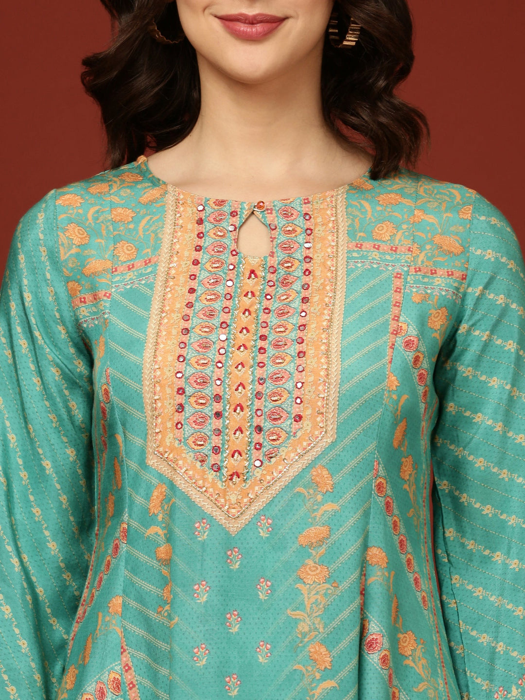Neerus Green crepe printed suit set - detail view 1