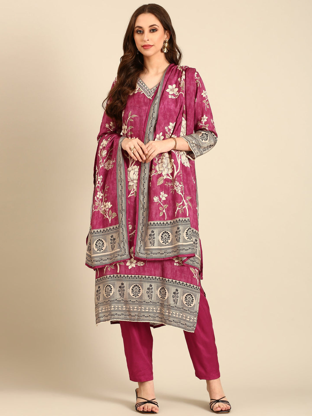 Neerus Pink muslin mirror work suit set - detail view 2