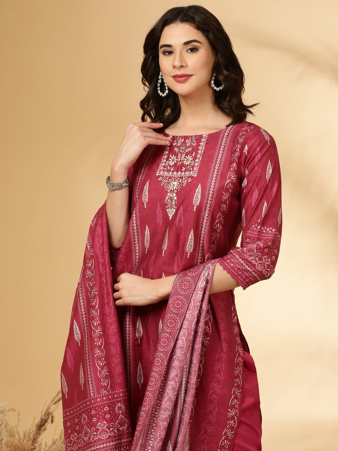 Neerus Maroon modal printed suit set - detail view 3