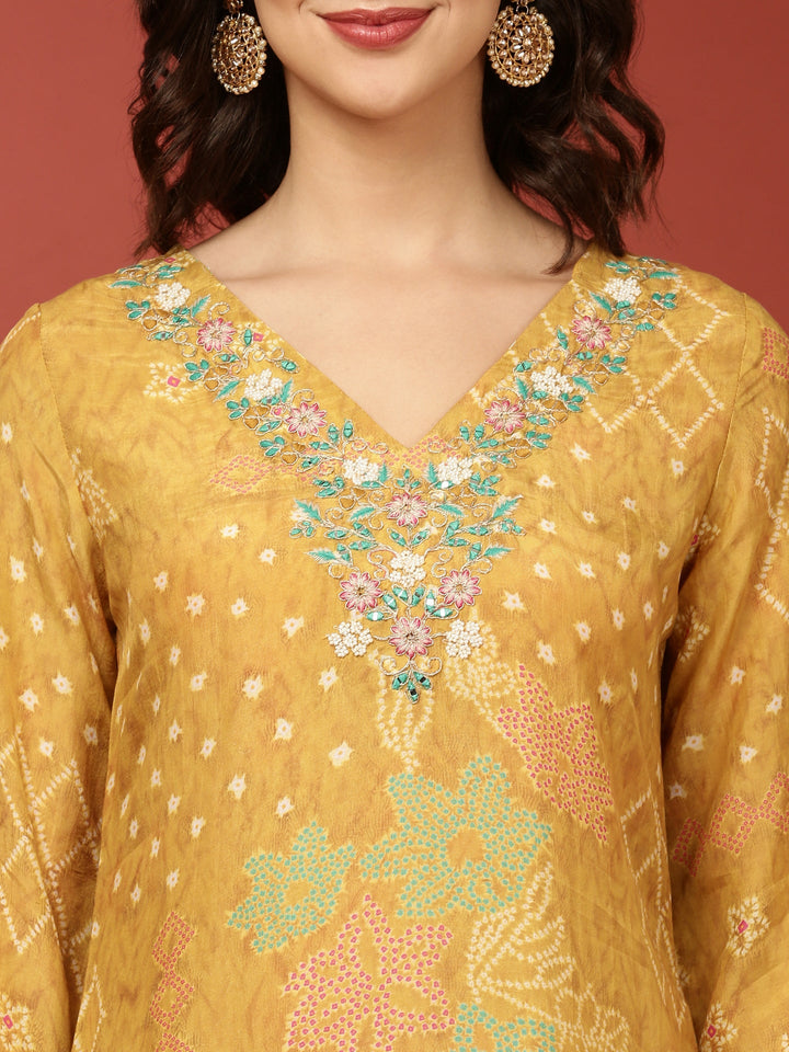 Neerus Yellow crepe printed suit set - detail view 2