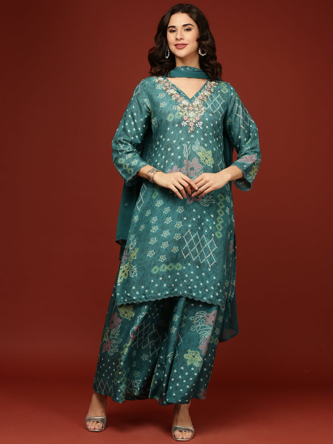 Neerus Green crepe printed suit set - back view