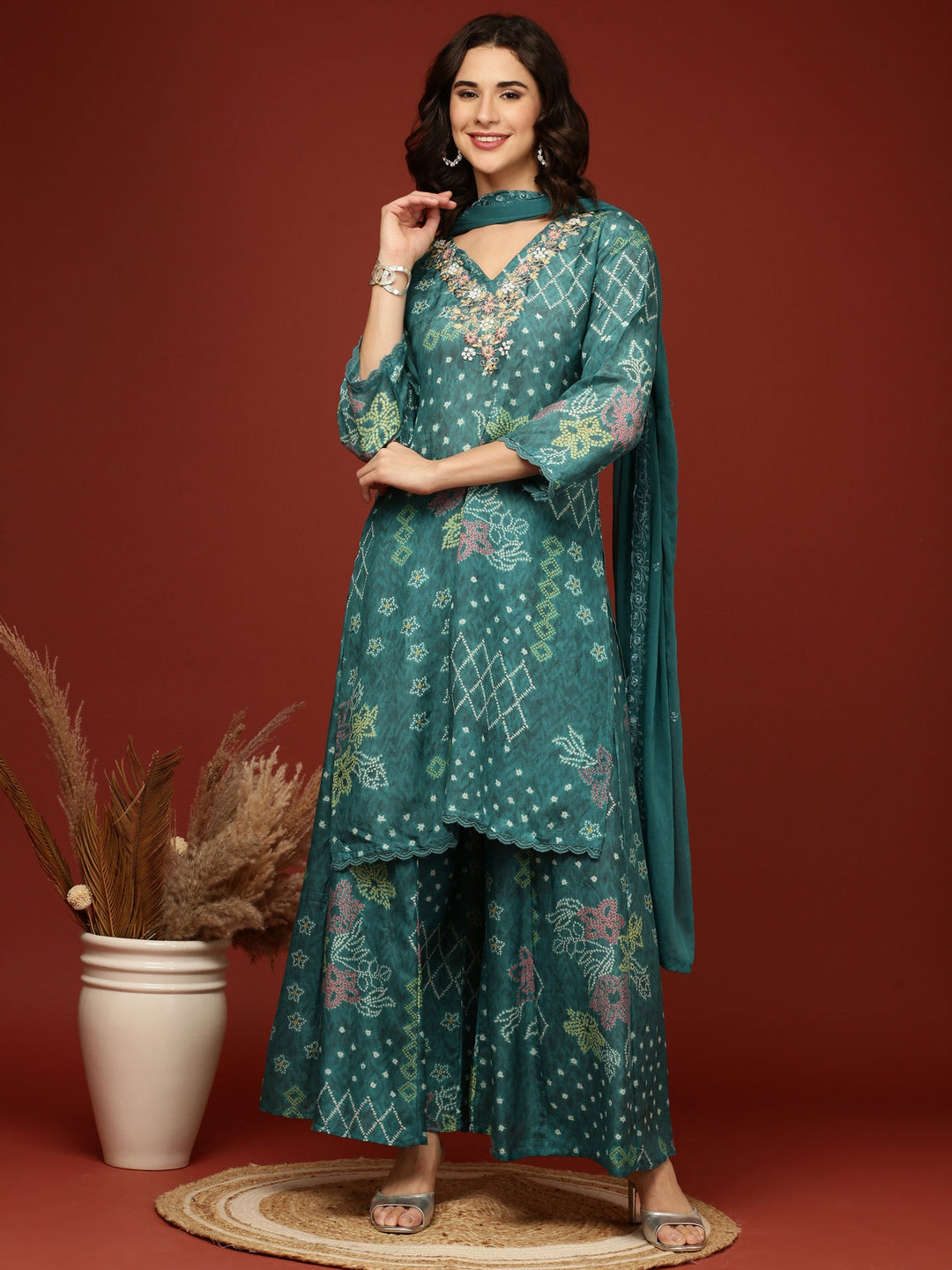 Neerus Green crepe printed suit set - front view