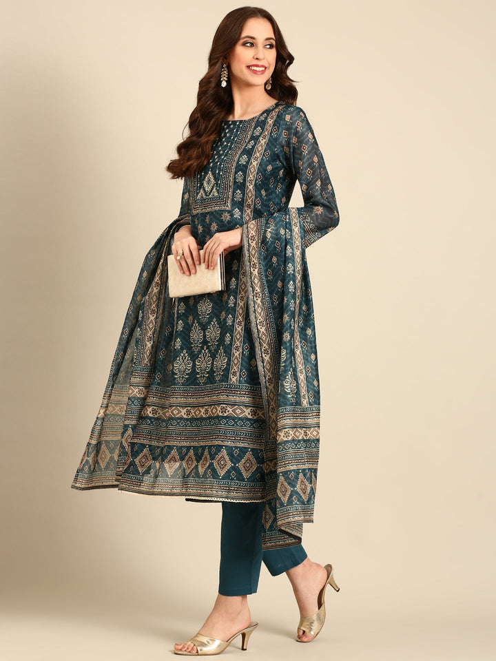 Neerus Green organza printed suit set - detail view 2